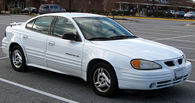 1999-2002 Pontiac Grand Am SE sedan -- 12-23-2011.jpg